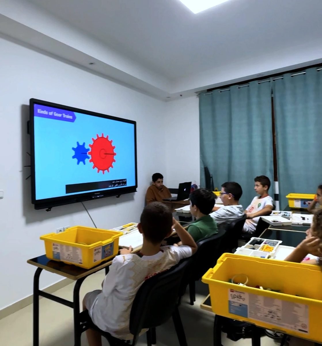 Enfants en atelier de programmation